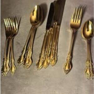 Elegant Gold Cutlery Set